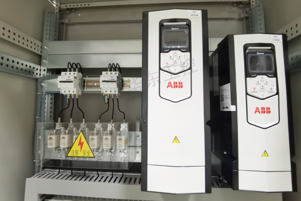 變頻柜內(nèi)部