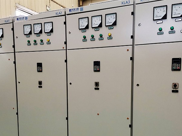 華東工控PLC變頻控制柜為什么深受客戶歡迎？