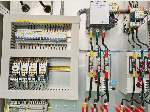 變頻柜細節(jié)